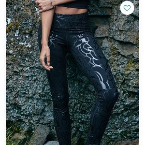 Fabletics mid rise printed legging size small